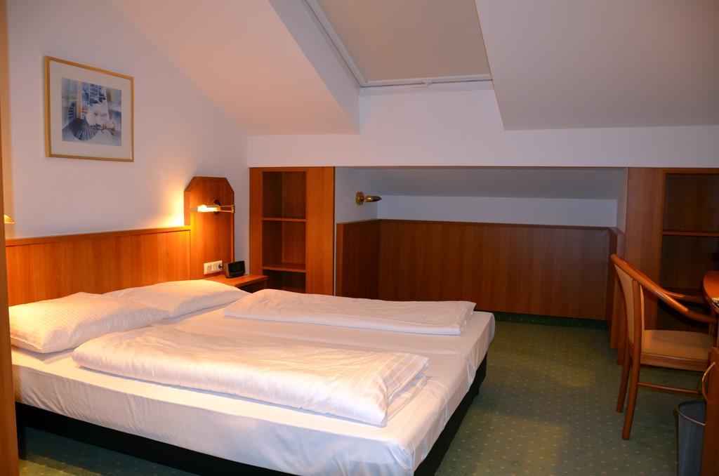 Hotel Haus Am Park バート・ホンブルク エクステリア 写真