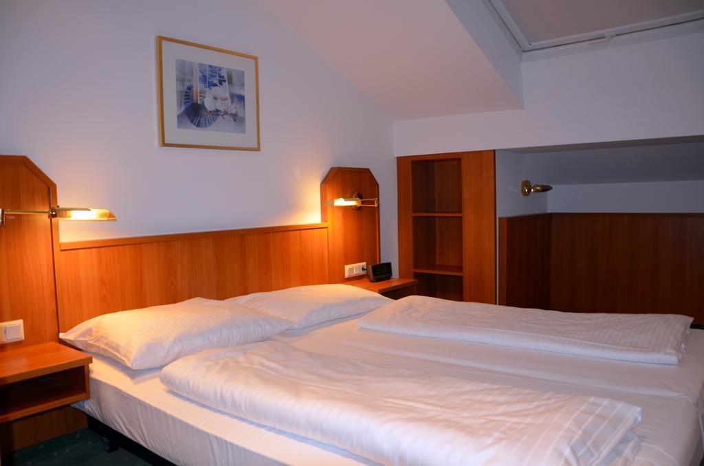 Hotel Haus Am Park バート・ホンブルク エクステリア 写真